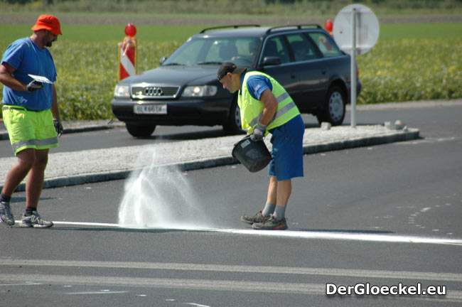 letzte Arbeiten am Kreisverkehr - Impulse von und für die Wirtschaft