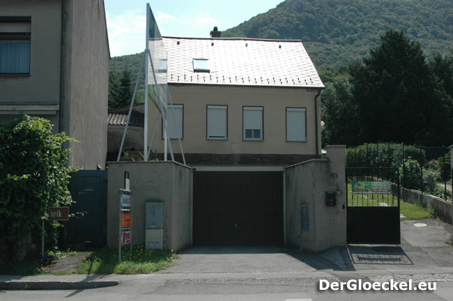 Laut Bauamtsleiterin EDLINGER "illegal errichtet" - WM-Real Werbetafel am Grundstück Landstrasse 53 (B9)