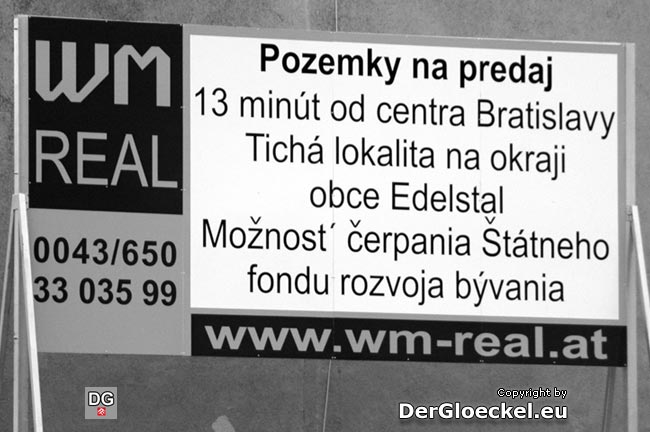 Werbung für den Durchzugsverkehr in die Slowakei "bereichert" nun das Stadtbild von Hainburg