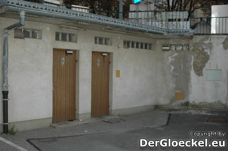 die öffentliche Toilettenanlage der Stadt Hainburg am Wienertor-Parkplatz im Stadtzentrum