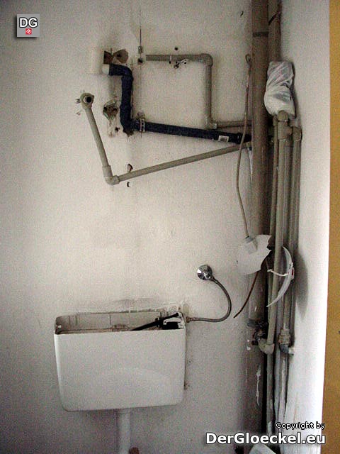 Pfuscherei - der in Eigenregie angebrachte Wasserspeicher riss ab