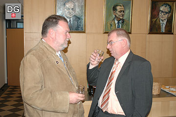 Die Bürgermeister Ernest Windholz (Bad Deutsch Altenburg) und Herbert Mihaly (Au/Leithaberge) im Gespräch