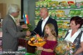 Bürgermeister Georg Hart gratuliert den neuen Kaufleuten Rudolf Paar und Renate Travnicek zur Selbständigkeit im umgebauten Nah & Frisch-Markt